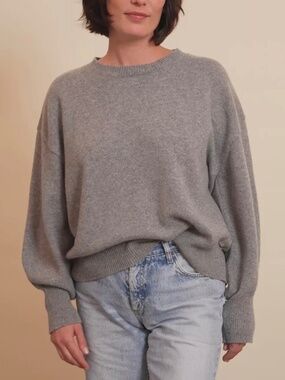 UNIQLO Oversized 100% Cashmere Gray Crew Neck - Fits Women’s M/L/XL